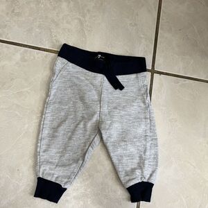 335. 7 For All Mankind Gray Sweatpants Size 0-3 months